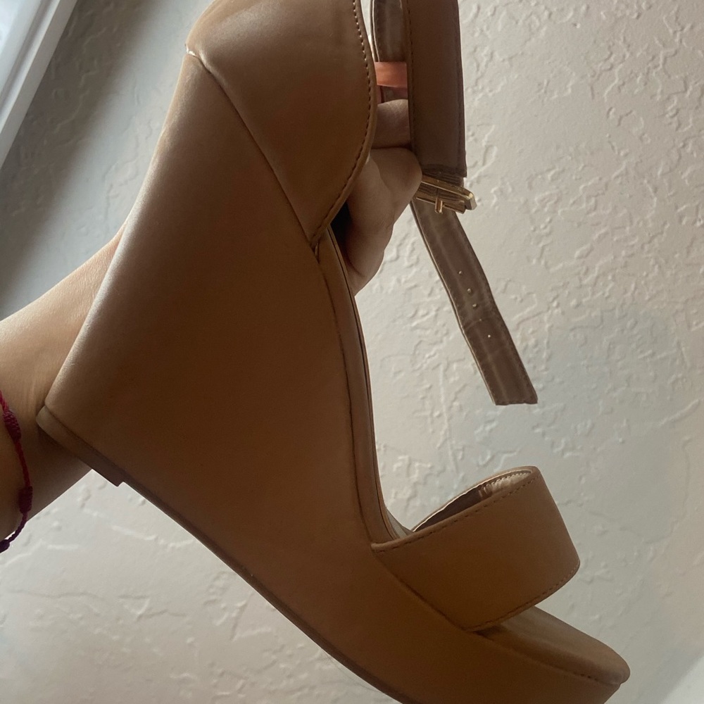 Nude wedges